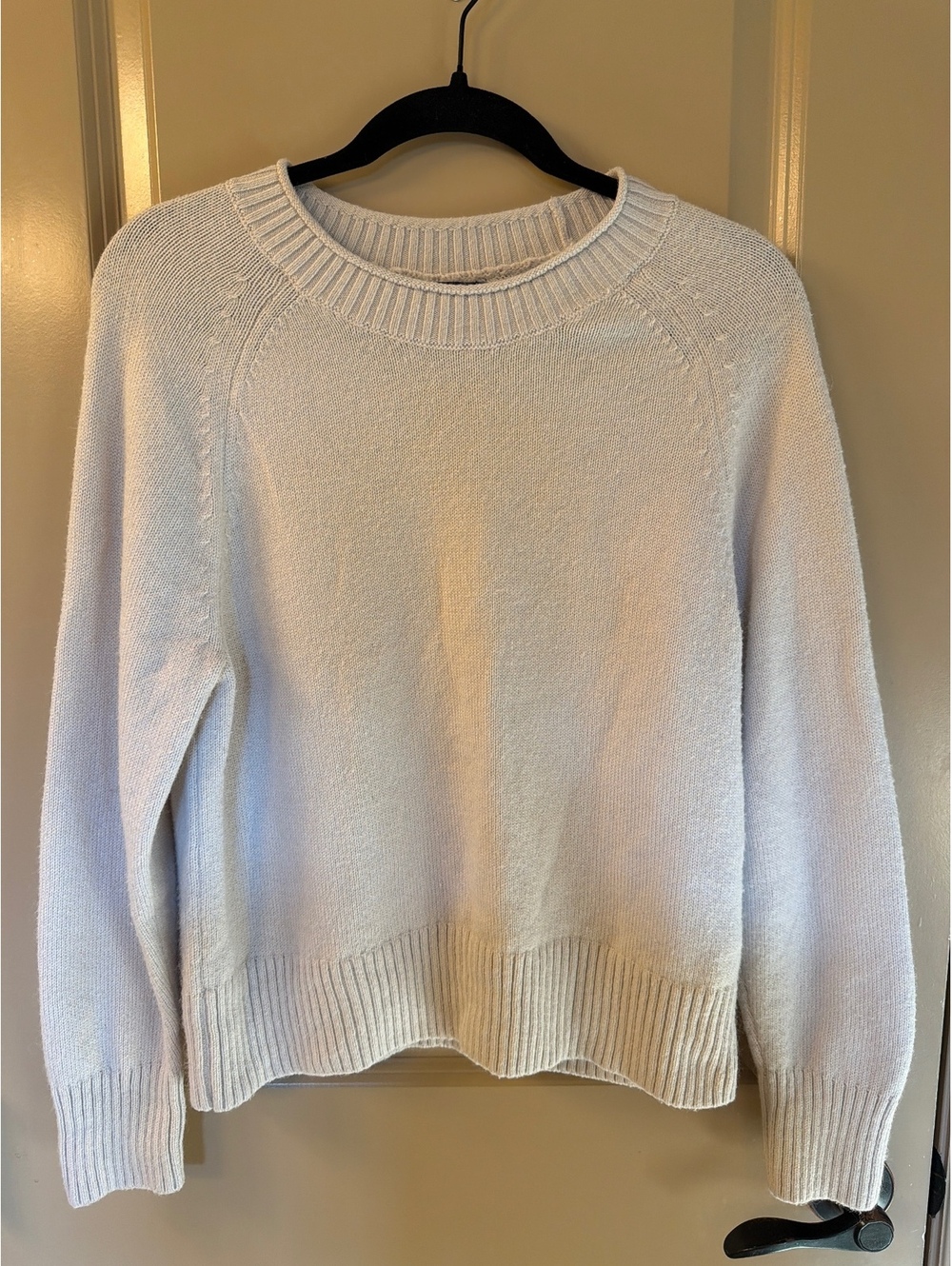 Banana Republic Women's Medium Beige Crew Neck Sweater